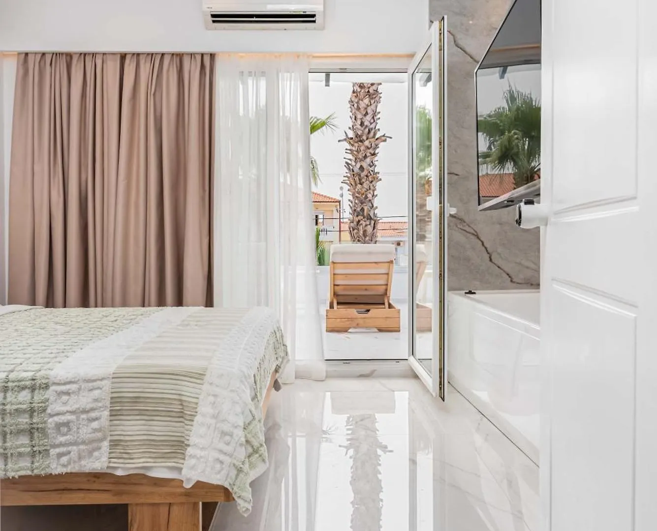 Hotel Aeollos Pefkochori 3*,