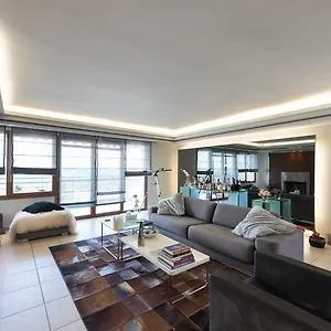 https://cosmopolitan-maison.hotels-of-thessaloniki.com